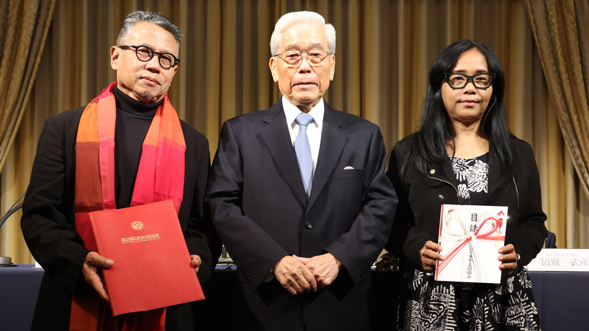 Dari kiri: Nirwan Dewanto (Direktur Komunitas Salihara), Mr. Hisashi Hieda (Direktur The Japan Art Association), Ening Nurjanah (Direktur Program Komunitas Salihara).